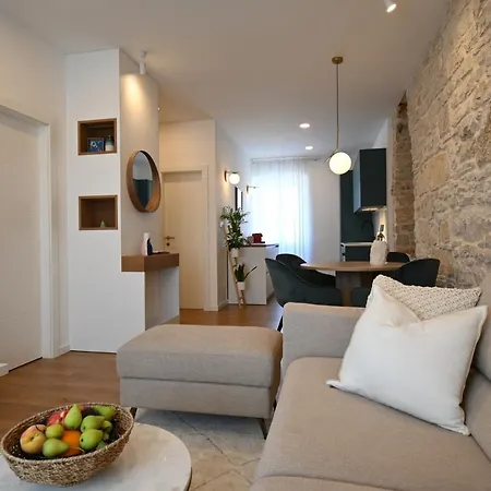 Апартаменты Summer Cave In Center *