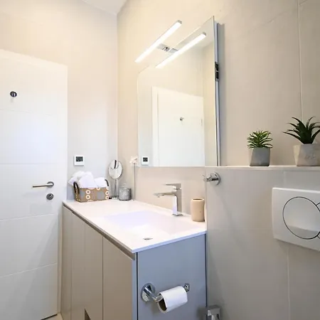 Апартаменты Summer Cave In Center *