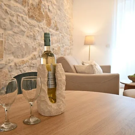 Summer Cave In Center Apartman